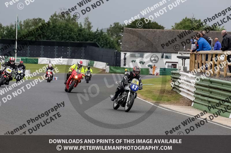Vintage motorcycle club;eventdigitalimages;mallory park;mallory park trackday photographs;no limits trackdays;peter wileman photography;trackday digital images;trackday photos;vmcc festival 1000 bikes photographs